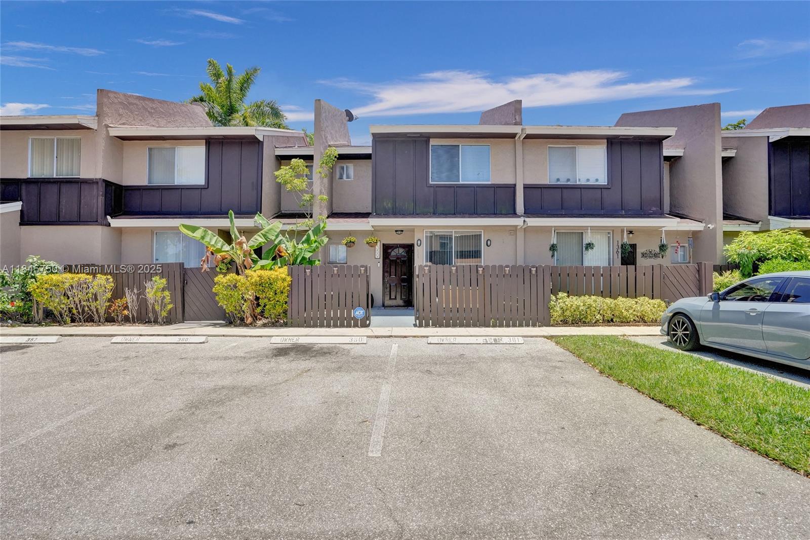 HAMPTONS OF NORTH LAUDERD - фото