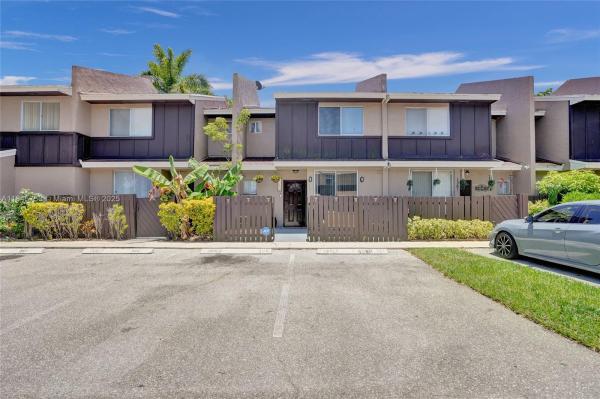 HAMPTONS OF NORTH LAUDERD