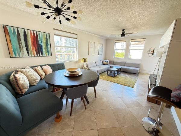 17145 N BAY RD #4613, SUNNY ISLES BEACH, FL 33160