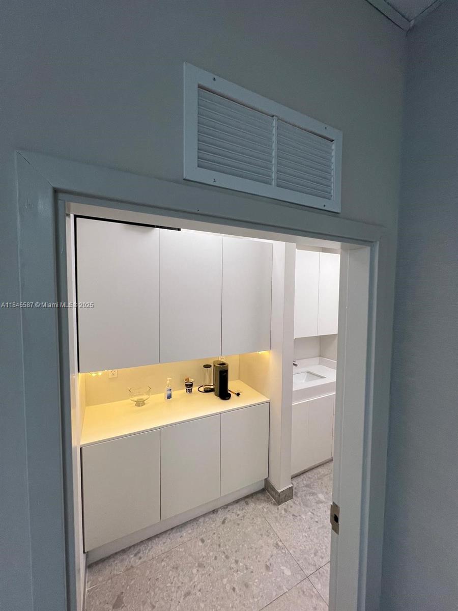 Commercial - фото