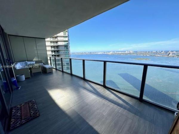 PARAISO BAY CONDO