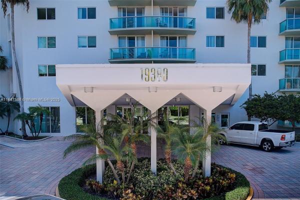 19380 COLLINS AVE #802, SUNNY ISLES BEACH, FL 33160