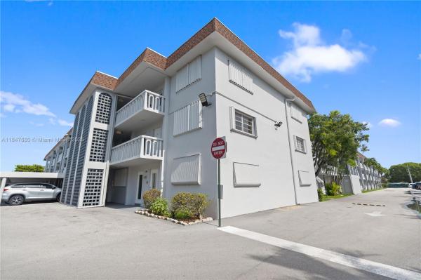 DEERFIELD BEACH GARDENS C