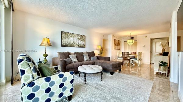 100 BAYVIEW DR #429, SUNNY ISLES BEACH, FL 33160