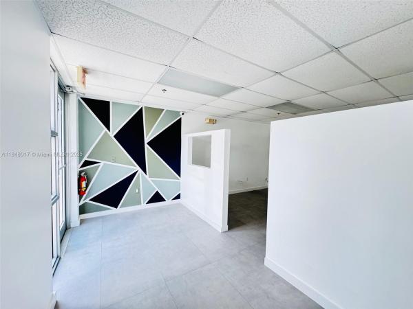 WEST AIRPORT PALMS BUSN