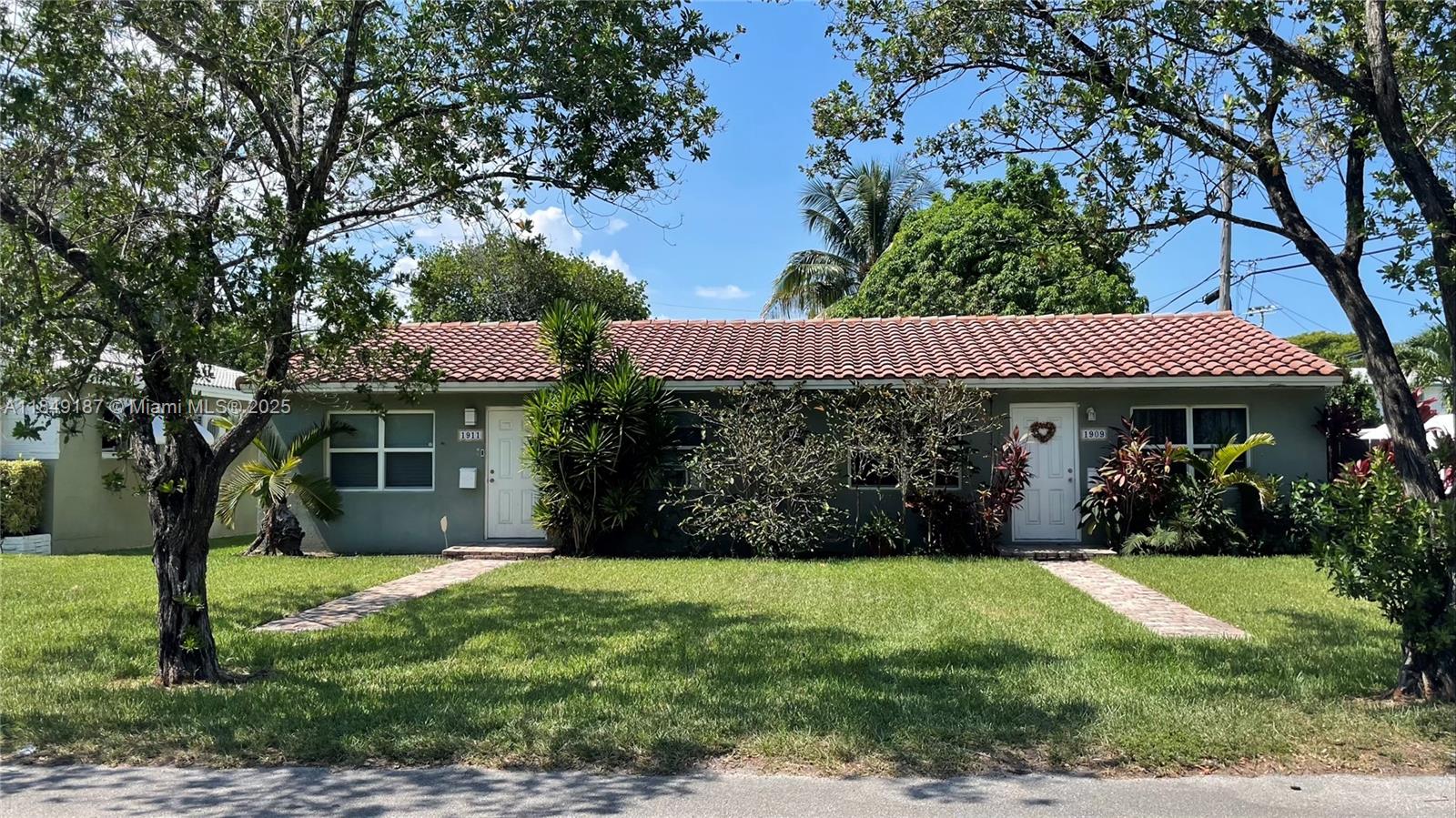 BROWARD MANOR OF HOLLYWOO - фото