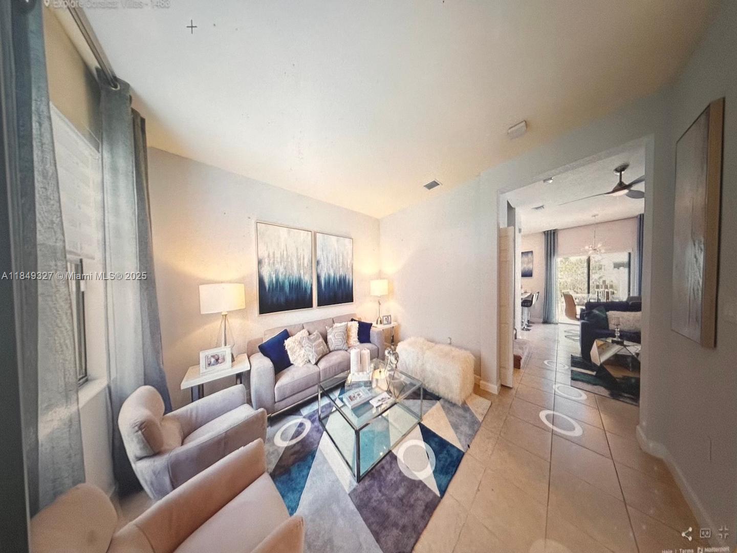 Townhouse - фото