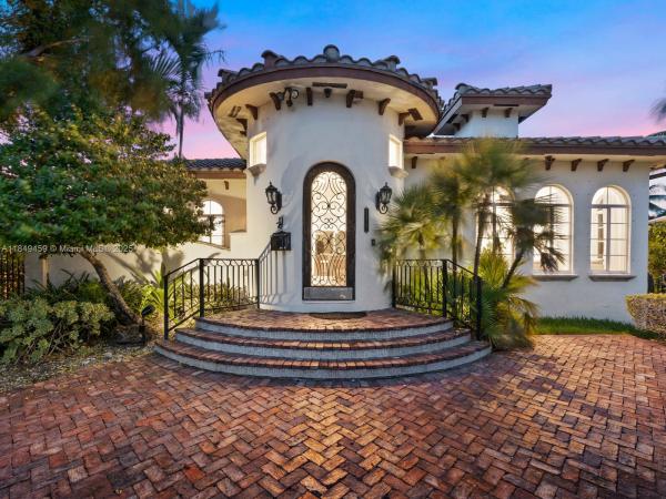 HOLLYWOOD LAKES SECTION