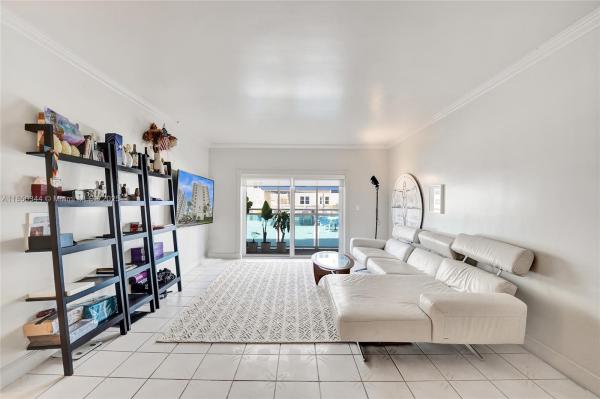 WELLINGTON TOWERS CONDO