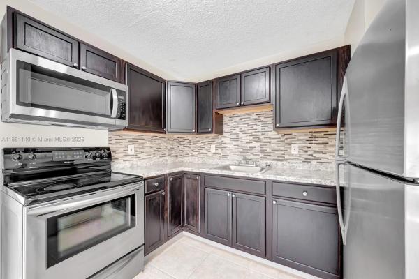 RIVERLAND VILLAGE PARK