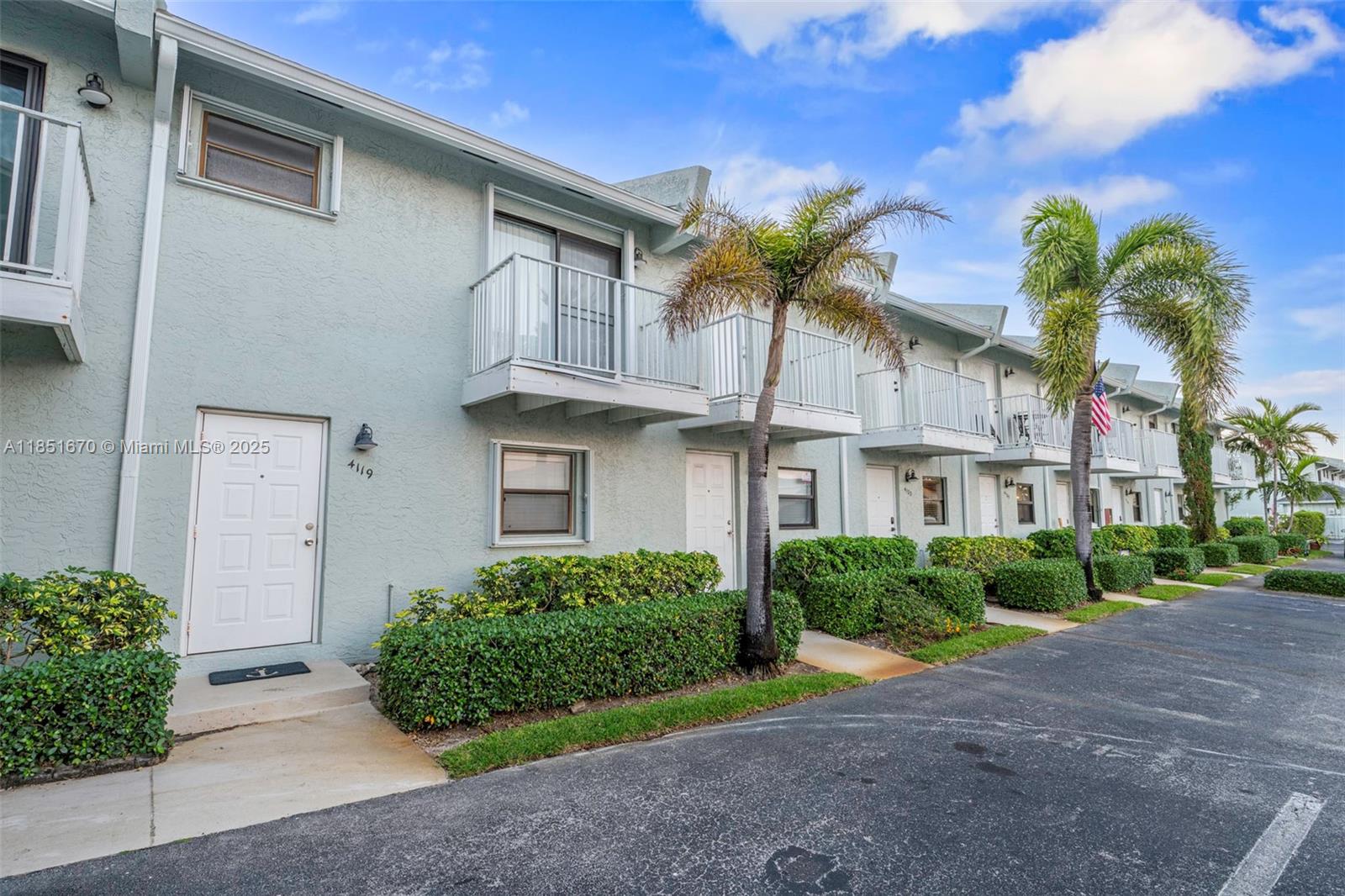 VENETIAN ISLES - фото