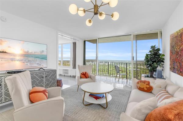 THE PALM BAY YACHT CLUB C