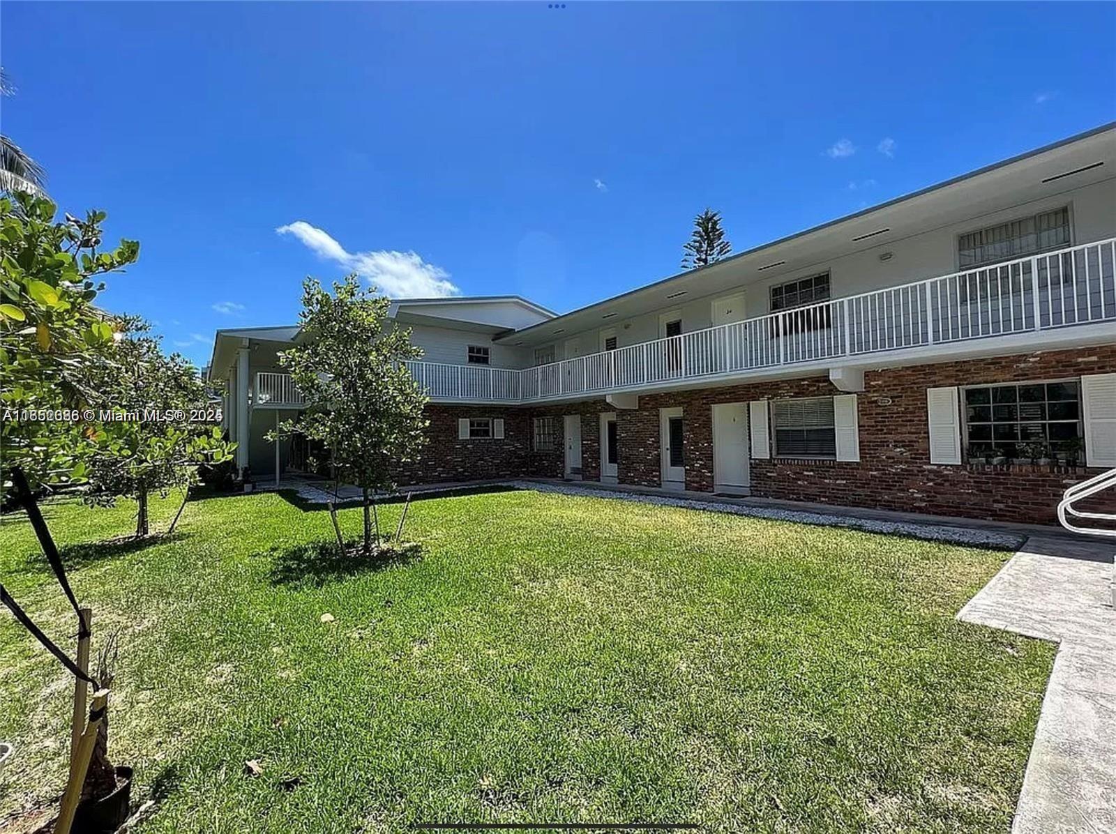 SUNRISE CLUB CONDO - фото