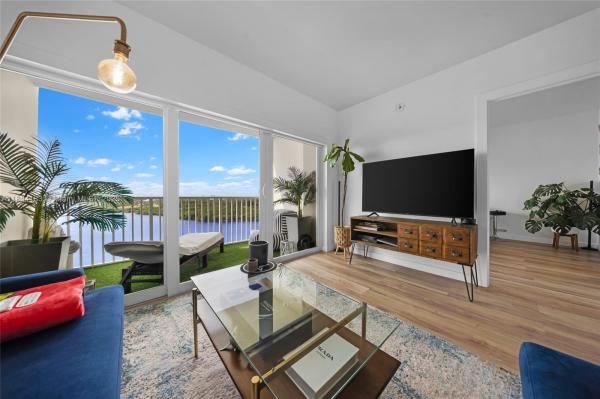 300 BAYVIEW DR #1614, SUNNY ISLES BEACH, FL 33160