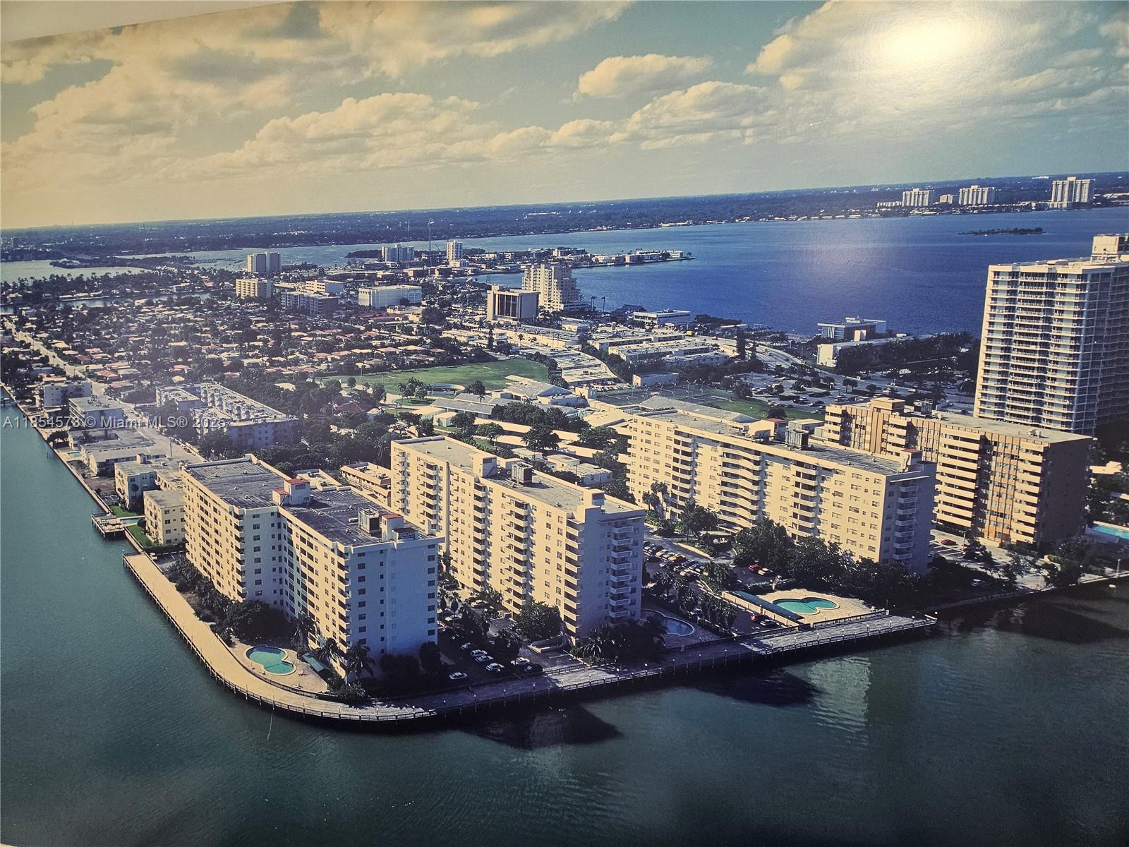 TREASURES ON THE BAY II C - фото