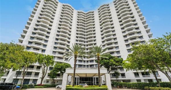 3300 NE 192ND ST #214, AVENTURA, FL 33180