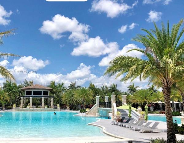 APEX AT PARK CENTRAL