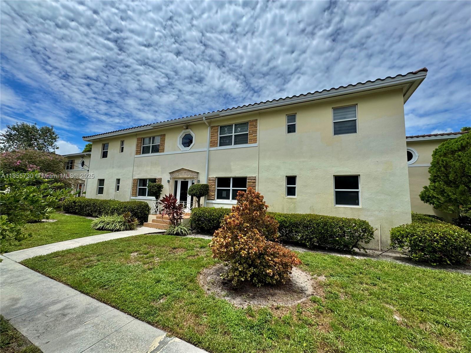 THE SHORES PLAZA EAST - фото