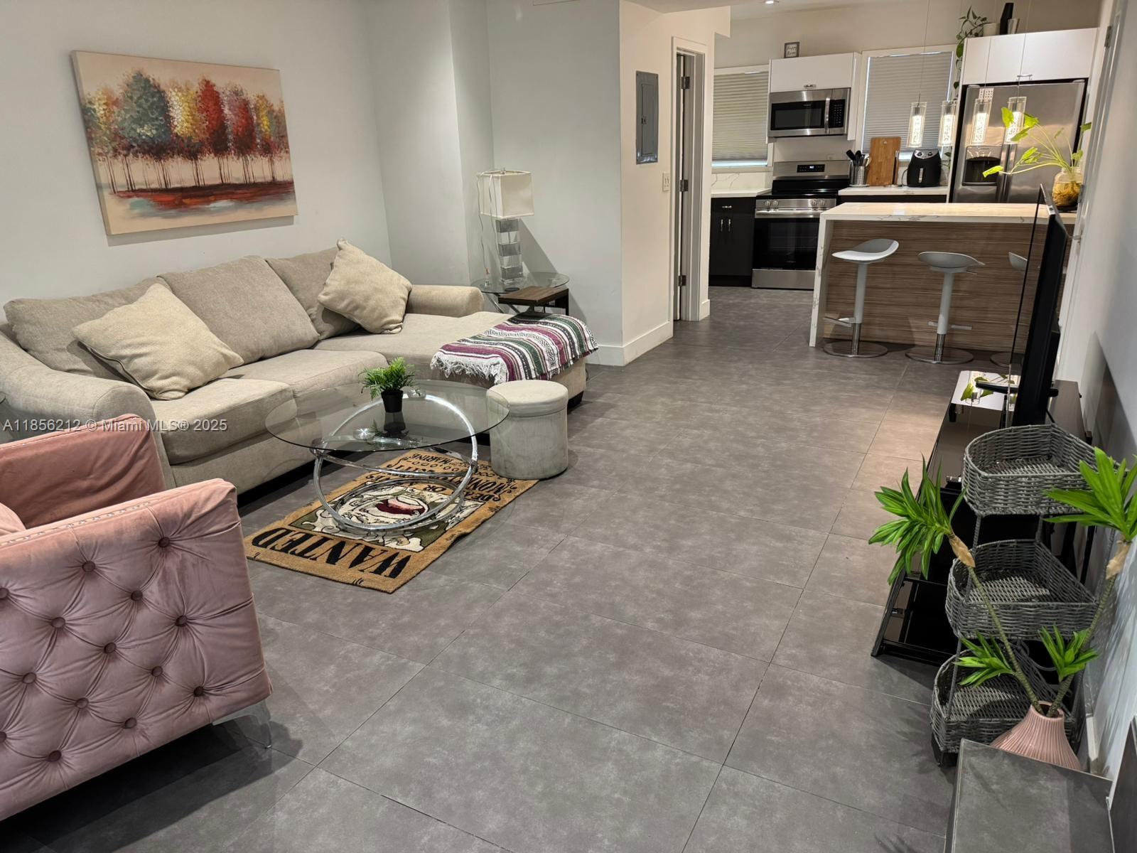 CROMWELL CONDOMINIUM - фото