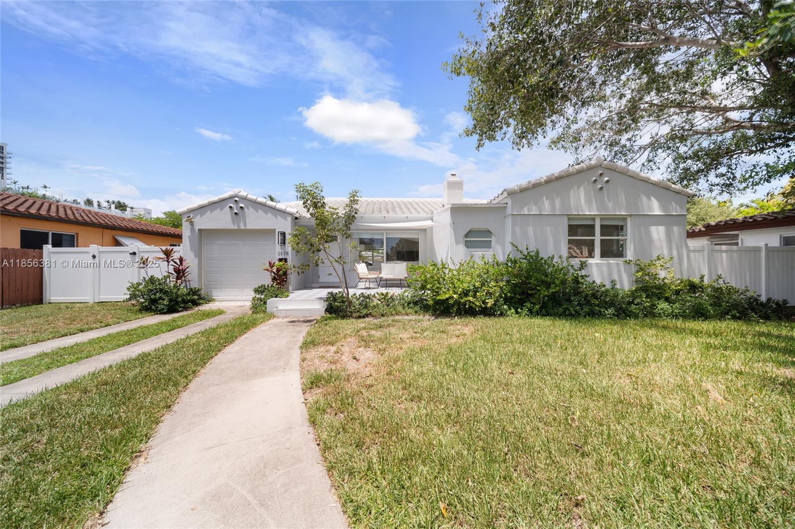 HOLLYWOOD - фото