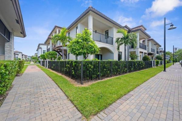 DOWNTOWN DORAL SOUTH PHAS