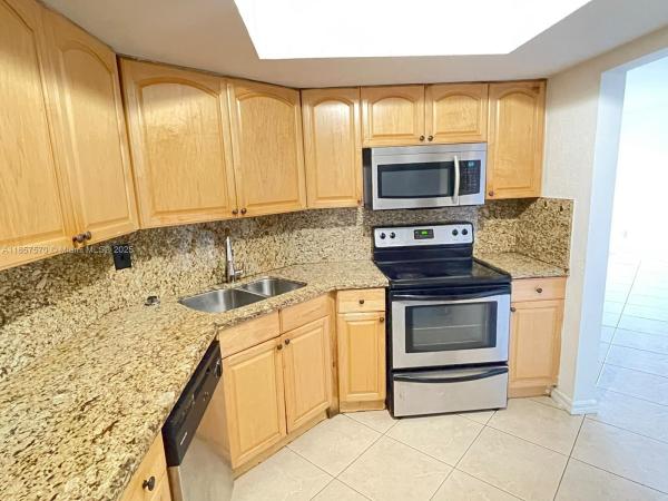 VILLAGE AT DADELAND CONDO