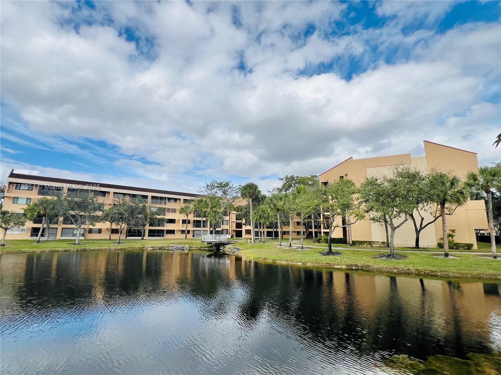 JACARANDA HEIGHTS CONDO - фото