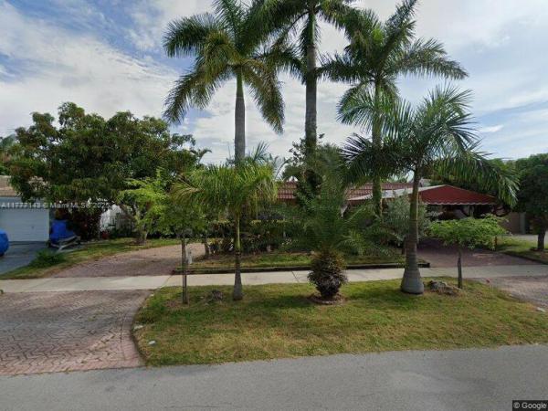 HOLLYWOOD LAKES SECTION