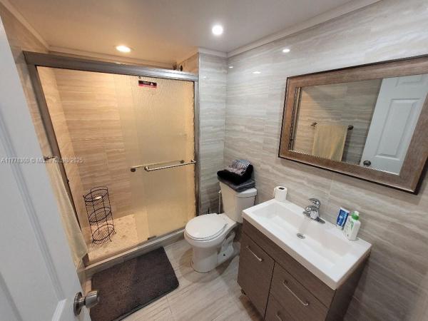 18081 BISCAYNE BLVD #1102, AVENTURA, FL 33160