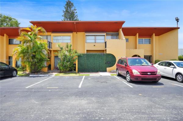 TARACOMA TOWNHOMES CONDO