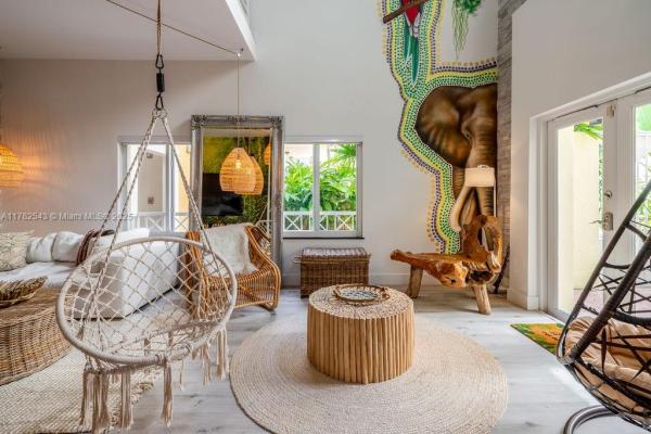 THE COURTS AT SOUTH BEACH