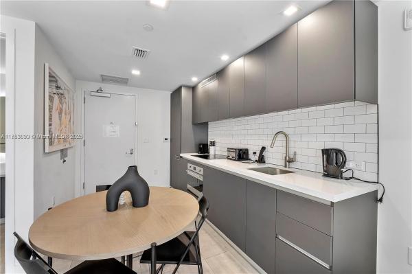 227 NE 2ND ST #2201, MIAMI, FL 33132