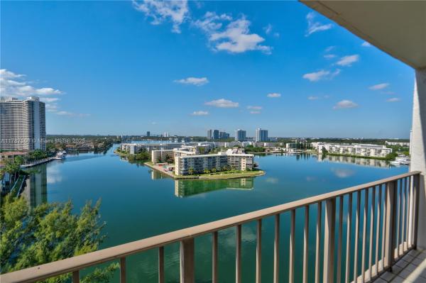 THE CLIPPER AT BISC COVE