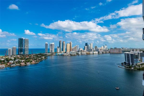 MYSTIC POINTE TOWER 500