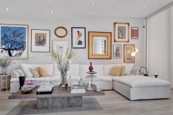 55 SW 9TH ST #PH4501, MIAMI, FL 33130