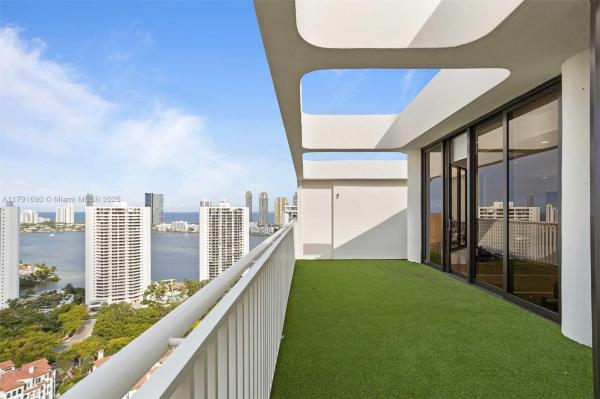 2000 ISL BLVD WILLIAMS IS