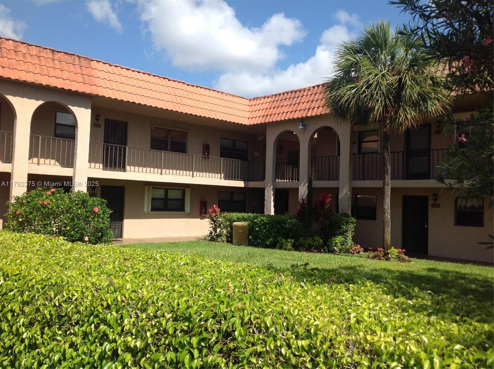 VENETIAN TERRACE CONDO - фото