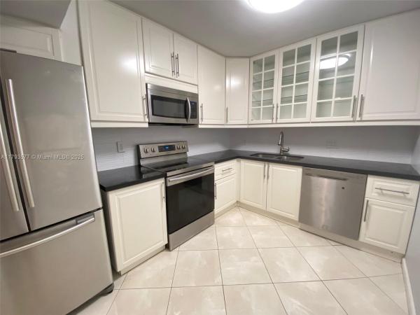 2500 PARKVIEW DR #519, HALLANDALE BEACH, FL 33009