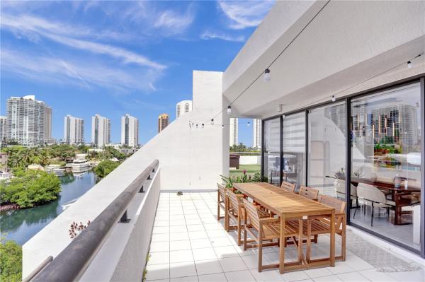 POINCIANA IS YT & RCQ CLU