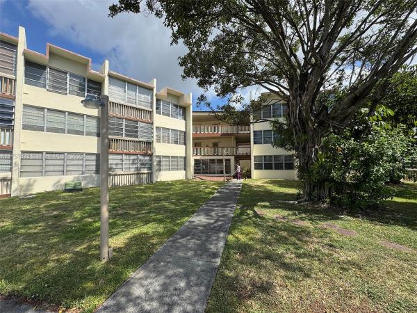 FOURTH MOORINGS CONDO