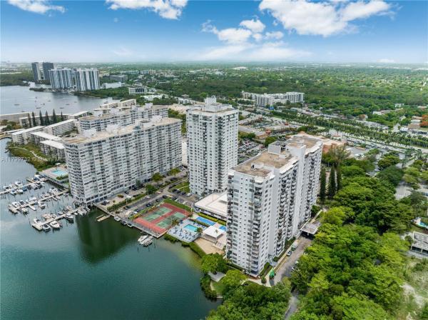 COMMODORE PLAZA CONDO