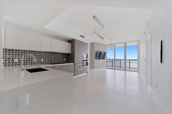 BISCAYNE BEACH CONDO