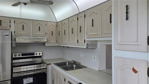 VILLAGE ROYALE GREENVIEW