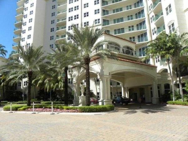19900 E COUNTRY CLUB DR #218, AVENTURA, FL 33180