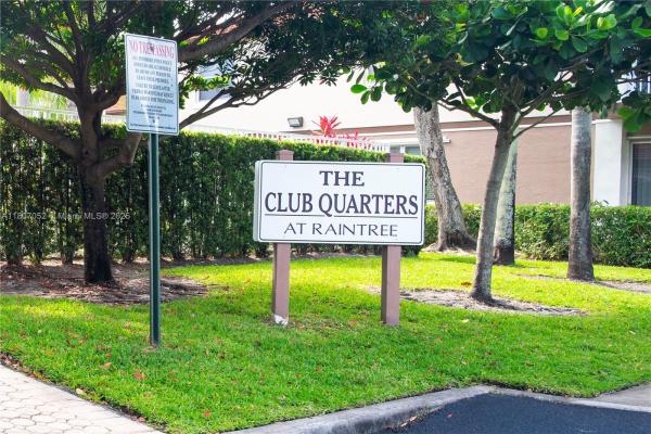 CLUB QUARTERS AT RAINTREE