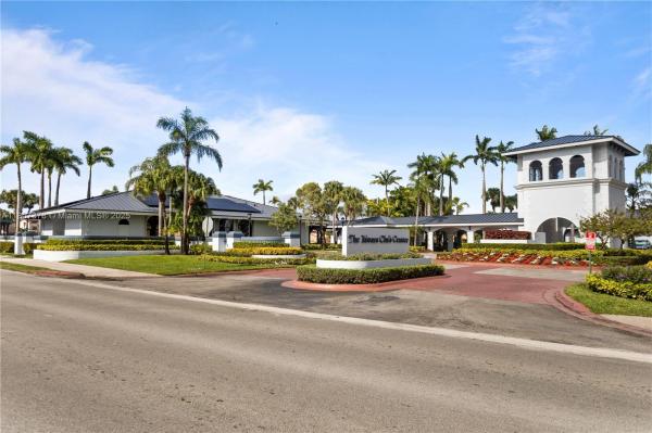 THE MOORS TOWNHOUSES