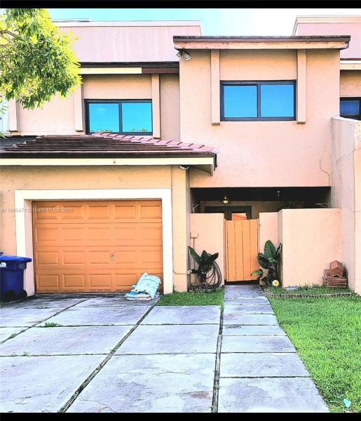 COUNTRY CLUB GARDENS