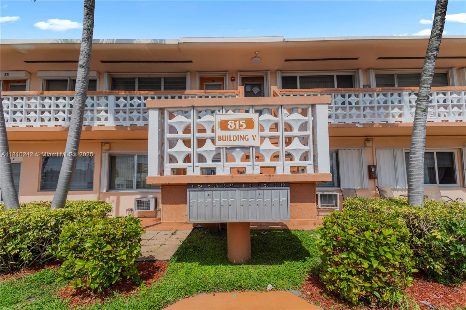 ROLEN LAKE GARDENS - фото