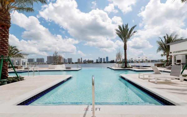 17111 BISCAYNE BLVD #2103, NORTH MIAMI BEACH, FL 33160