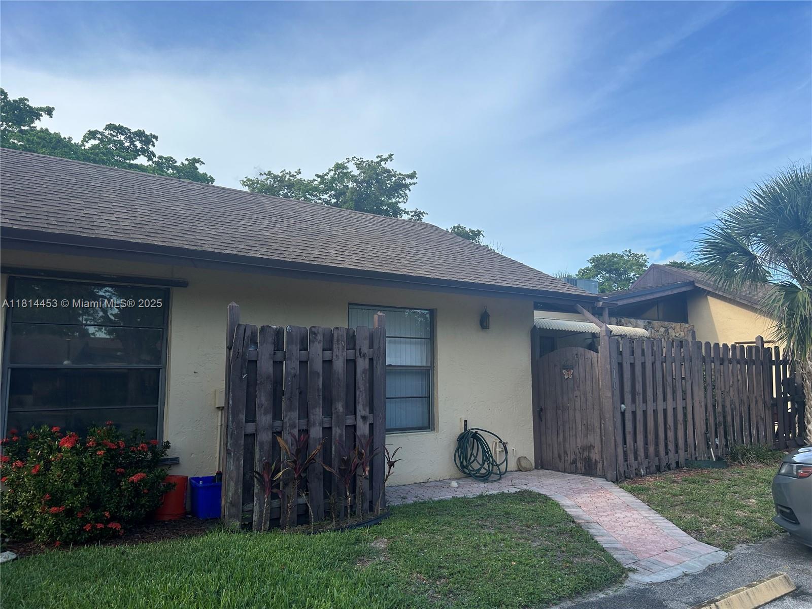 CARRIAGE HILLS - фото